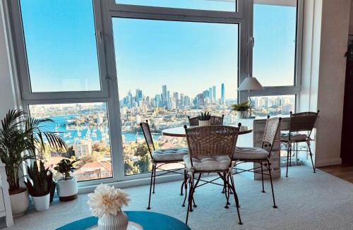 Neutral Bay Apartment | Breathtaking Harbour Bridge & Harbour Views, Corner Apartment, Free Parking