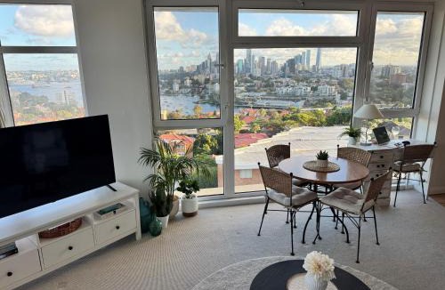 Neutral Bay Apartment | Breathtaking Harbour Bridge & Harbour Views, Corner Apartment, Free Parking