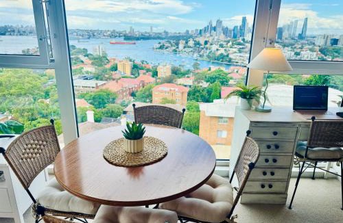 Neutral Bay Apartment | Breathtaking Harbour Bridge & Harbour Views, Corner Apartment, Free Parking