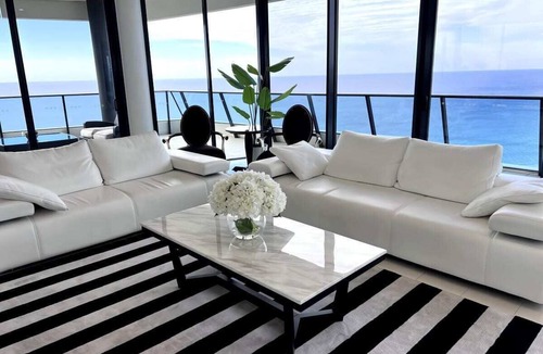 Broadbeach Apartment | Breathtaking Ocean Views Sub-Penthouse 46th floor