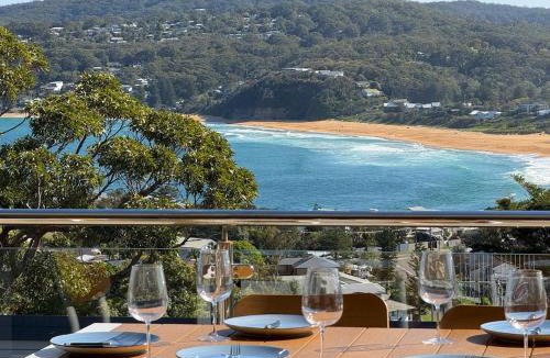 Copacabana House | Breathtaking views at Vista by the Sea