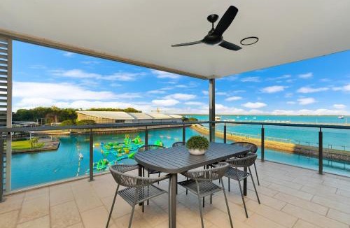 Darwin City Centre Apartment | Breathtaking Waterfront Lagoon Views & Restaurants
