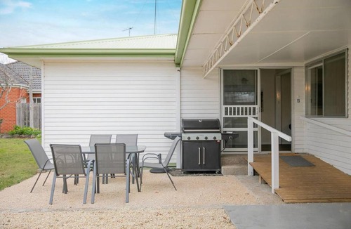 Ocean Grove House | Breezy Beach Shack Footsteps to Sand and Surf