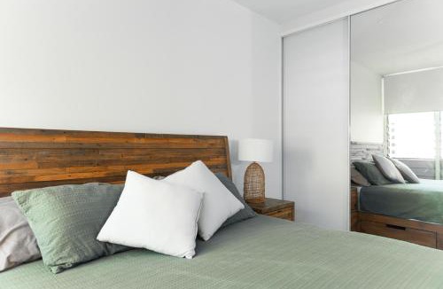 Stuart Park Apartment | Breezy Treetop Escape in Stuart Park - 3 beds