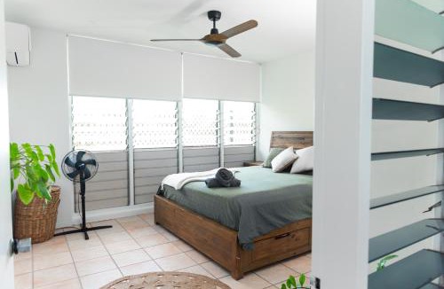 Stuart Park Apartment | Breezy Treetop Escape in Stuart Park - 3 beds