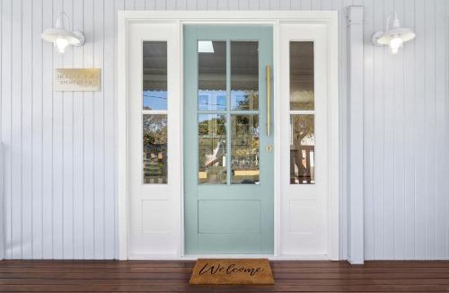 Margate House | Bridgeport Pool Escape, Pets welcome - Sleeps 7