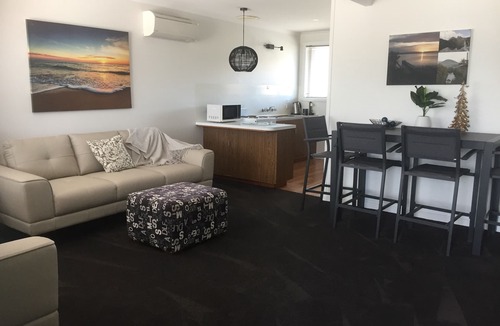 Bridport Apartment | Bridport Old Pier 2 bedroom apartments 1-3. Full kitchen Pet friendly on request