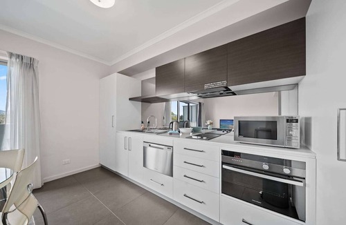 Greenway Apartment | Bright 1-Bed Apartment in Greenway