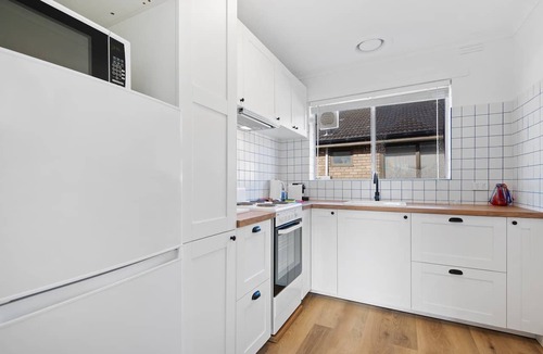 Kingsville Apartment | Bright 1-Bed Retreat in Kingsville