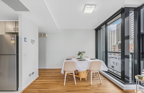 Surry Hills Apartment | Bright 1BD apartment in Sydney CBD, Pool and Gym