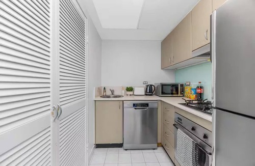 Surry Hills Apartment | Bright 1BD apartment in Sydney CBD, Pool and Gym