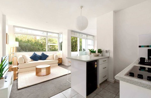 North Sydney Apartment | Bright 1bed Kirribilli Walk to Harbour Parking