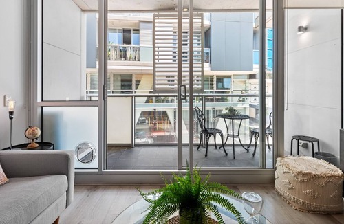 Fitzroy North Apartment | Bright 2-Bed Abode by Edinburgh Park & Amenities