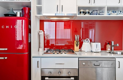 South Yarra Apartment | Bright 2-Bed Home with Secure Parking