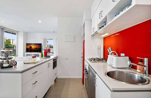 South Yarra Apartment | Bright 2-Bed Home with Secure Parking