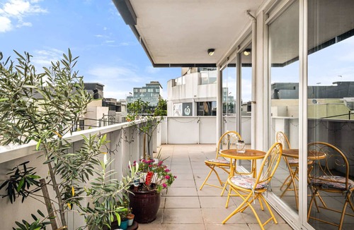 South Yarra Apartment | Bright 2-Bed Home with Secure Parking