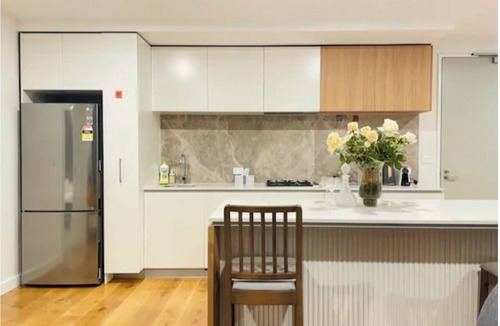 West Melbourne Apartment | Bright 2B apt next to Flagstaff Garden freeparking