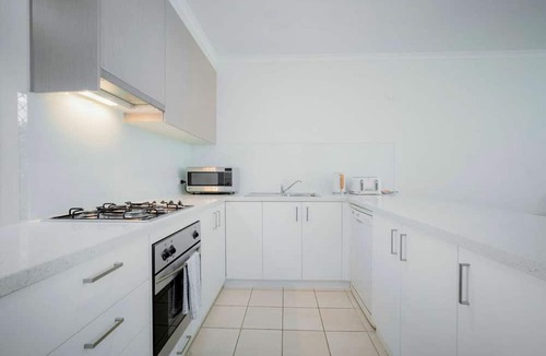 Williamstown Apartment | Bright 2BDR Apt with Pool Access Williamstown