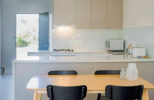 Williamstown Apartment | Bright 2BDR Apt with Pool Access Williamstown