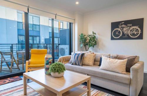 Port Melbourne House | Bright 3 level townhouse