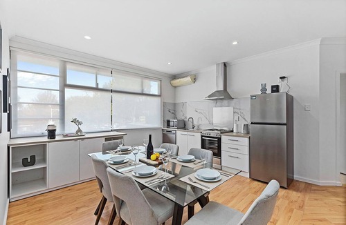 Carlisle House | Bright 3BR Home Near Perth CBD, Airport, Stadium