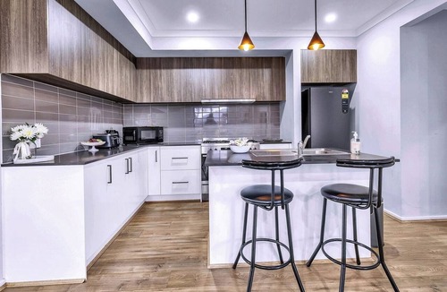 Rockbank House | Bright and Cozy 4-Bed Home in Rockbank