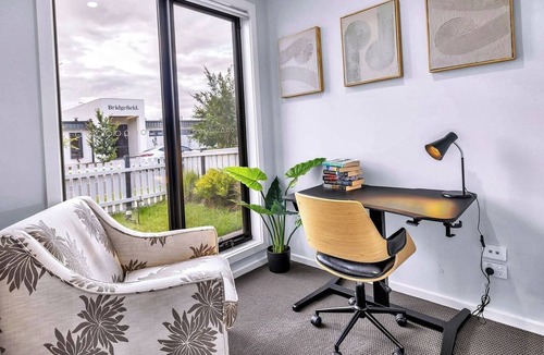 Rockbank House | Bright and Cozy 4-Bed Home in Rockbank