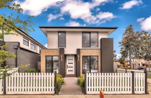 Rockbank House | Bright and Cozy 4-Bed Home in Rockbank