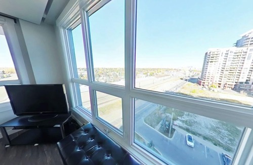 Haysboro Condo | Bright and spacious two bedroom to bathroom condo at London at Heritage