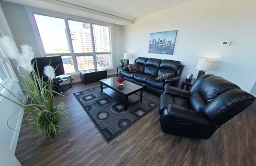 Haysboro Condo | Bright and spacious two bedroom to bathroom condo at London at Heritage