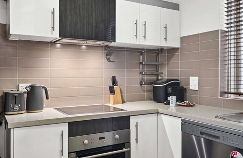 St Kilda West Apartment | Bright Apartment Near St Kilda Beachfront