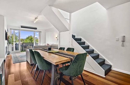 St Kilda West Apartment | Bright Apartment Near St Kilda Beachfront