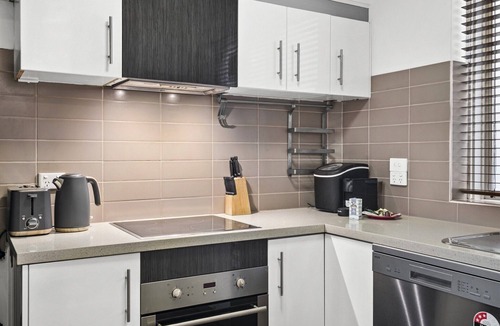 St Kilda West Apartment | Bright Apartment Near St Kilda Beachfront