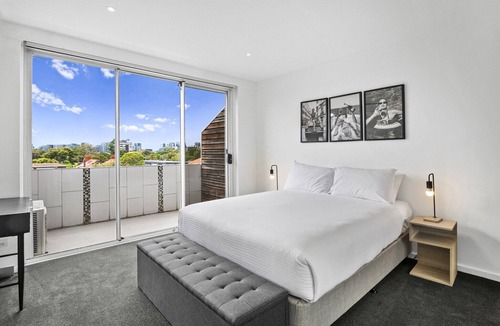 St Kilda West Apartment | Bright Apartment Near St Kilda Beachfront