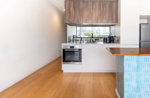 West Melbourne Apartment | Bright City View Apartment West Melbourne