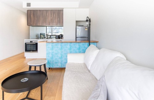 West Melbourne Apartment | Bright City View Apartment West Melbourne