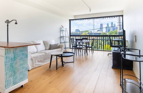 West Melbourne Apartment | Bright City View Apartment West Melbourne