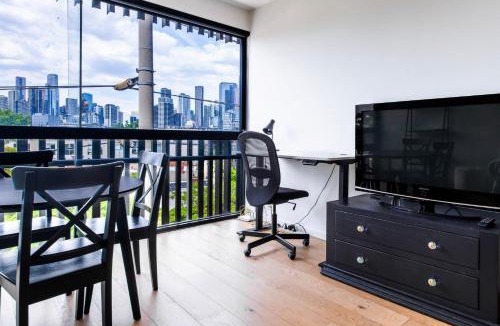 West Melbourne Apartment | Bright City View Apartment West Melbourne