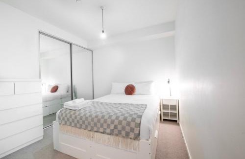 West Melbourne Apartment | Bright City View Apartment West Melbourne