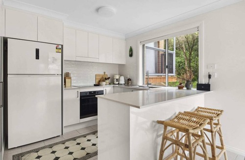 Avoca Beach Apartment | Bright Coastal Townhouse with BBQ & Courtyard