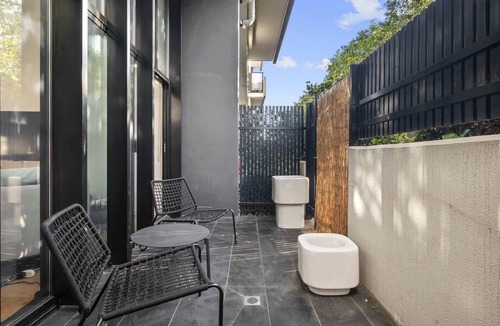 Brunswick East Apartment | Bright Inner-North Stay with Pool Access