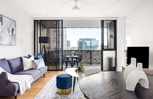 Newstead Apartment | Bright & Modern 2 Bedroom Apartment in Newstead