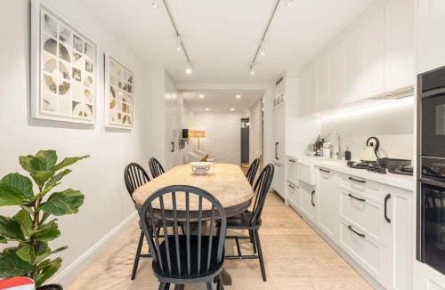 Redfern Apartment | Bright Redfern Terrace Near CBD & Train Station