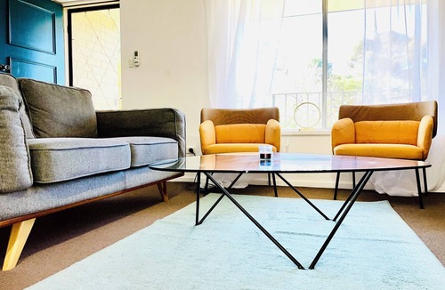 Kings Park Apartment | Bright Retreat in Westbourne Park