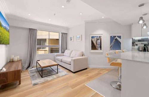 Darling Harbour Apartment | Bright & Spacious 1-Bed in Vibrant Sydney