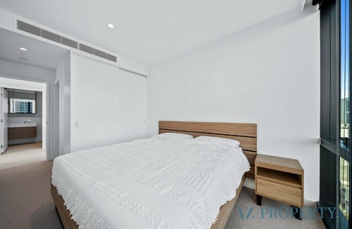 Perth Central Business District Apartment | Bright & Spacious 2BR in Prime CBD Location