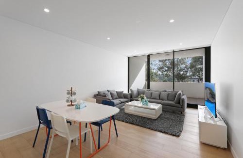 Gordon Apartment | Bright & Stylish 2-Bedroom Escape in Gordon