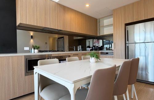 Leichhardt Apartment | Bright Stylish 2B2B Apartment in Leichhardt