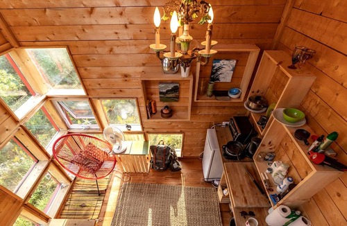 Cramahe Cabin | Bright Tiny House for an Unforgettable Glamping Getaway near Belleville, Ontario