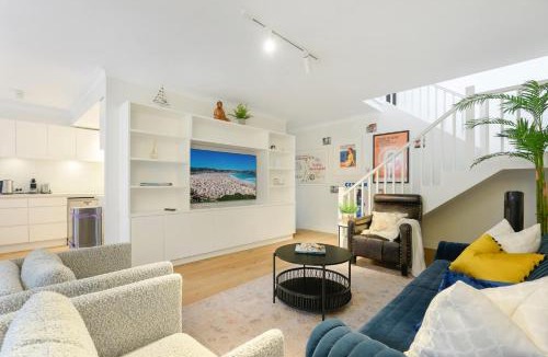 Neutral Bay House | Bright Townhome with Courtyard in Neutral Bay